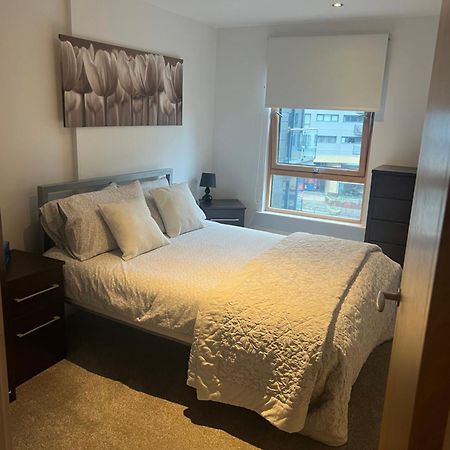 Clarance Docks Apartment Лідс Екстер'єр фото